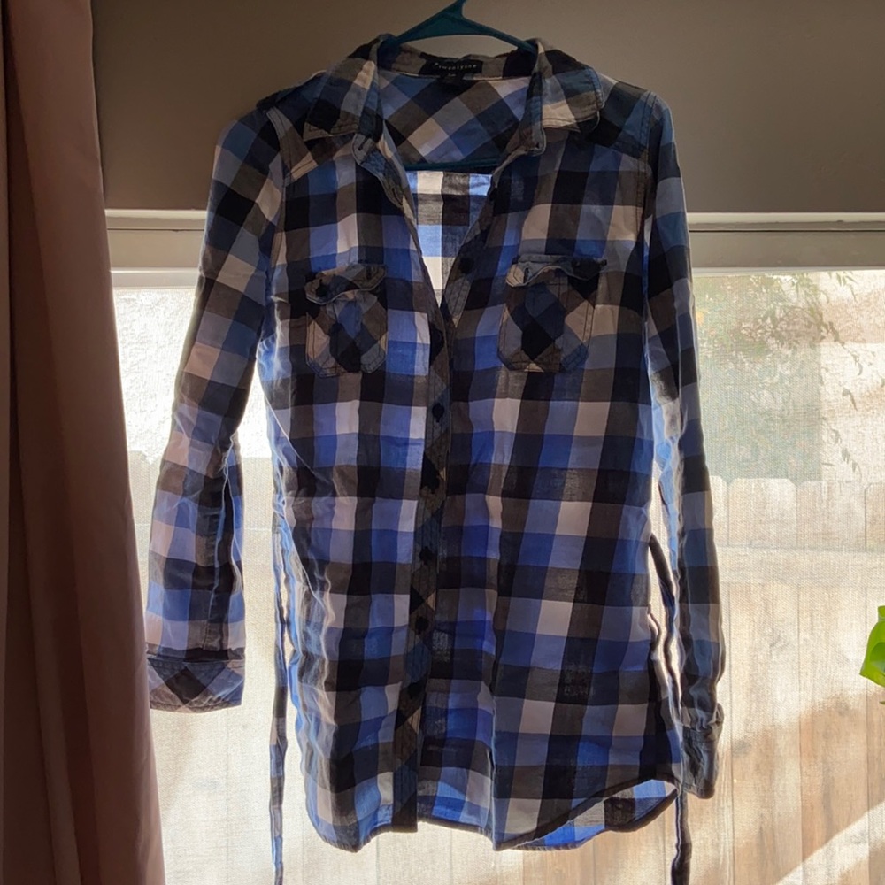 Blue checkered flannel 💙🖤🤍